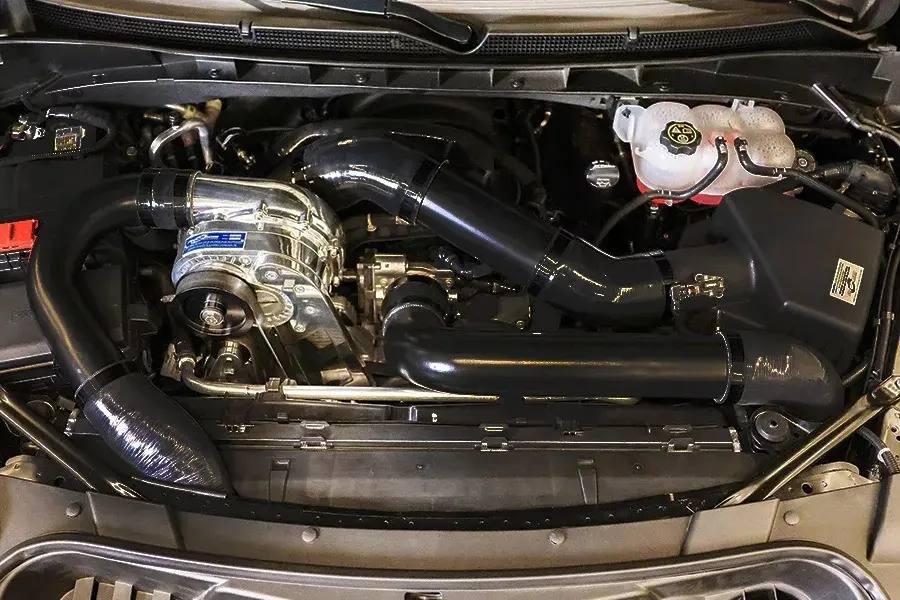 2023-gm-suv-truck-underhood2-jpg.webp